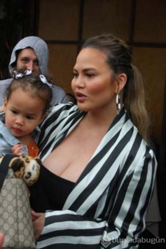 Chrissy Teigen üçüncü çocuğuna hamile!