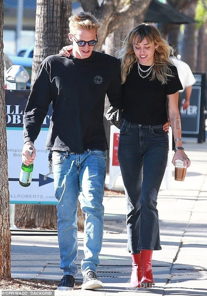 Aşkları 10 ay sürdü! Miley Cyrus ve Cody Simpson ayrıldı