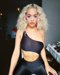 Rita Ora'dan cesur paylaşım