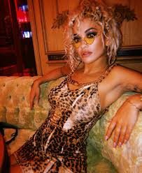 Rita Ora'dan cesur paylaşım