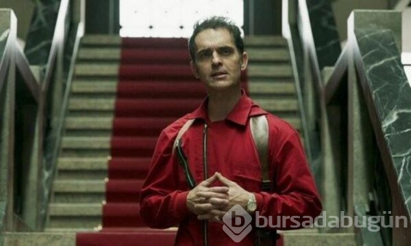 'La Casa Del Papel'in 'Berlin'i Pedro Alonso sevgilisini öpücüklere boğdu