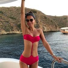 Ebru Şallı eğlendiği mekanda tabak kırdı