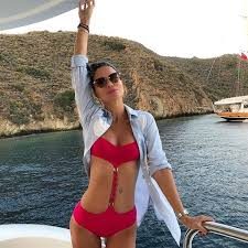 Ebru Şallı eğlendiği mekanda tabak kırdı