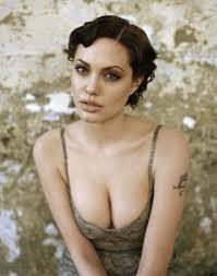 Angelina Jolie, çocuk şiddetine karşı yetkilileri göreve çağırdı