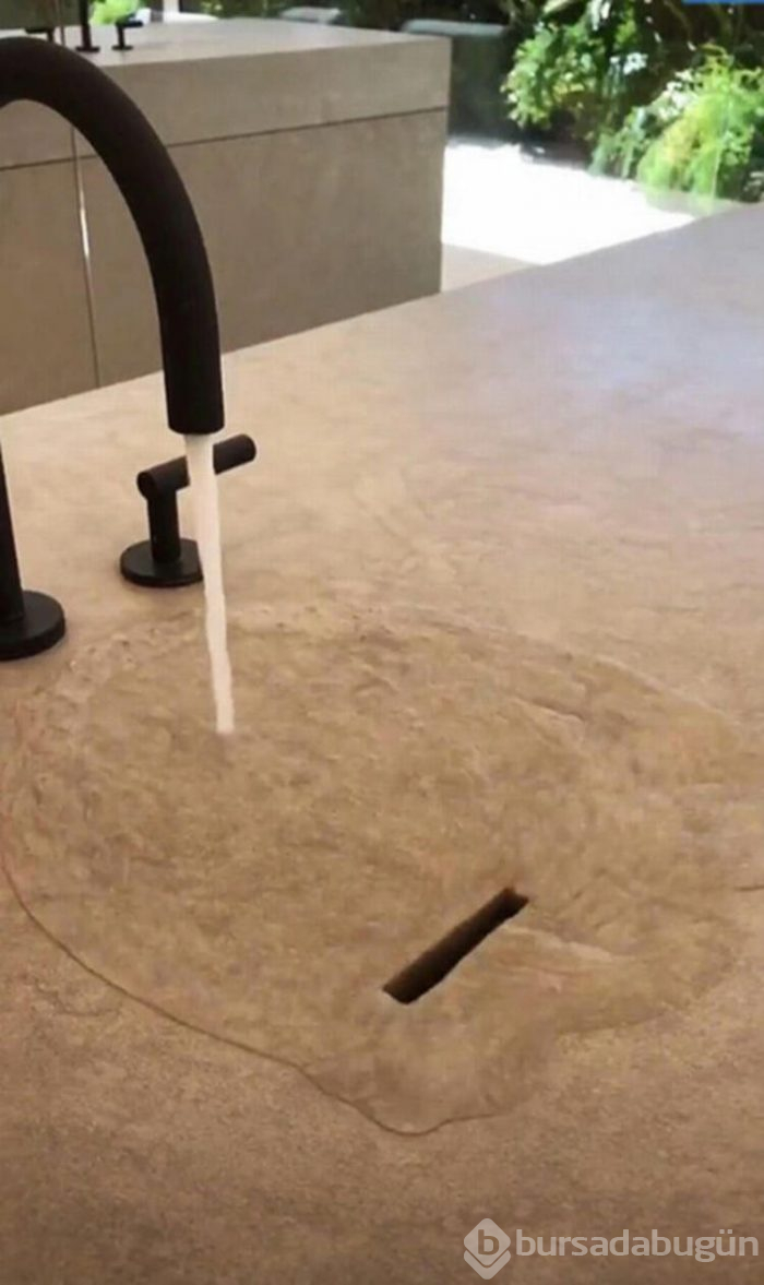 Dönüp arkasına bakmadı