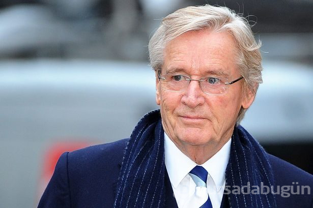 William Roache evinin önündeki çöp kutularını boşalttı
