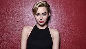 Miley Cyrus'tan bomba itiraf: İlk kez birlikte olduğum kişi...
