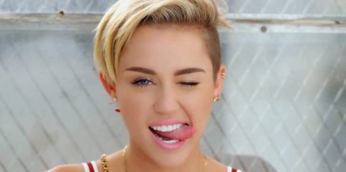 Miley Cyrus'tan bomba itiraf: İlk kez birlikte olduğum kişi...