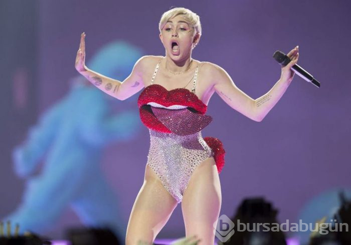 Miley Cyrus'tan bomba itiraf: İlk kez birlikte olduğum kişi...