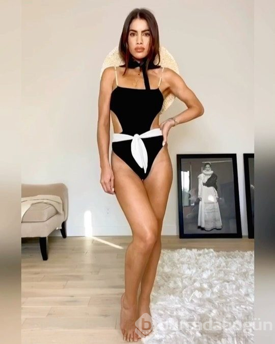 Camila Coelho'nun plaj şıklığı dikkat çekti!