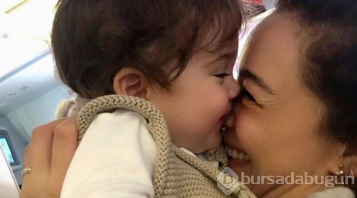 Azra Akın: Bana benziyor, değil mi?