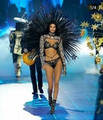 Devin Booker ile görüntülenen Kendall Jenner panik oldu!