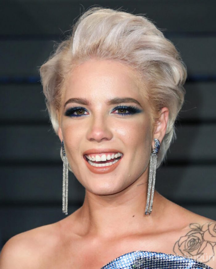 Ünlü şarkıcı Halsey, yüzde 11 Türk çıktı, baklava yapmayı öğreniyor