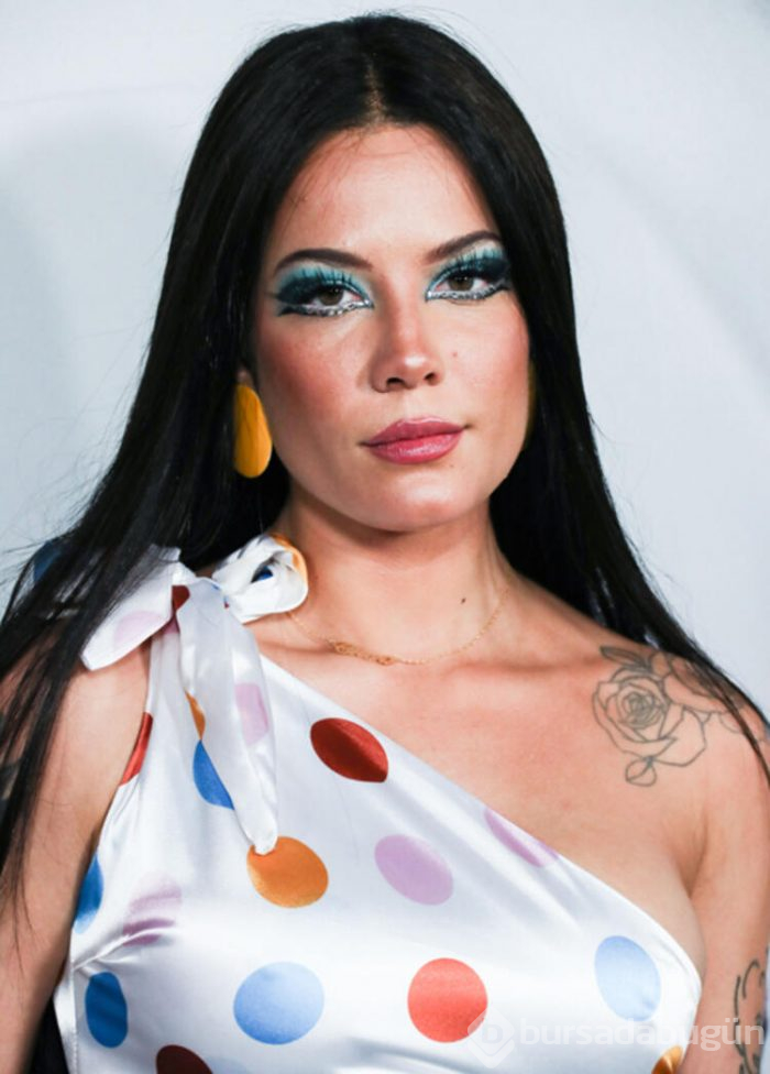Ünlü şarkıcı Halsey, yüzde 11 Türk çıktı, baklava yapmayı öğreniyor
