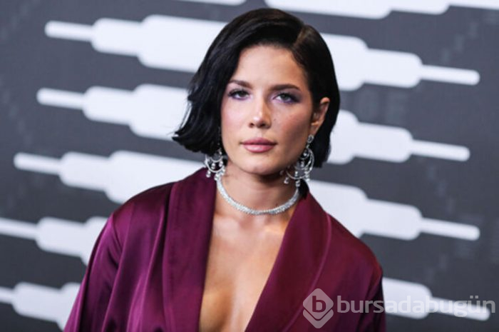 Ünlü şarkıcı Halsey, yüzde 11 Türk çıktı, baklava yapmayı öğreniyor