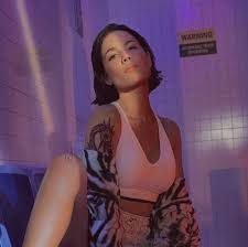 Ünlü şarkıcı Halsey, yüzde 11 Türk çıktı, baklava yapmayı öğreniyor
