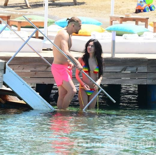 Caner Erkin'in günübirlik Çeşme tatili