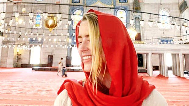 Ünlü oyuncu Amber Heard'ün Ayasofya pozu