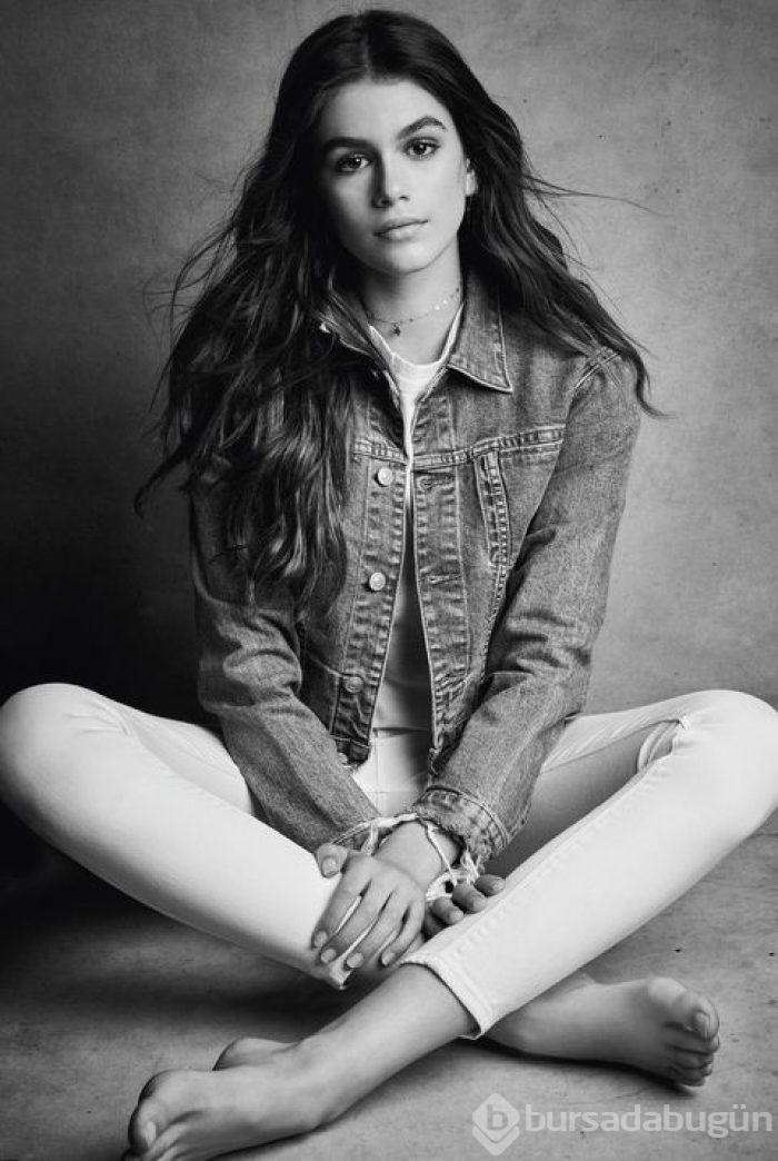 Kaia Gerber canlı yayında saçını boyadı!