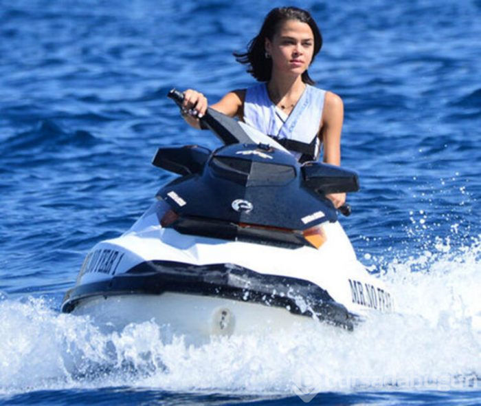 Aslıhan Karalar'dan jet-ski şov