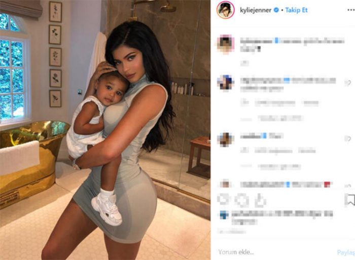 Kylie Jenner evinin bahçesinde duş aldı