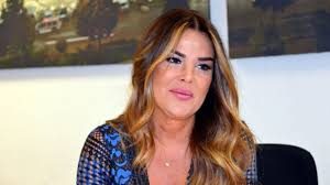 Özlem Yıldız ne yapsa olmuyor!