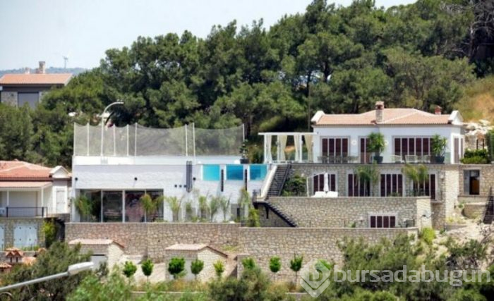 Mesut Özil ile Amine Gülşe'den 10 milyon TL'lik değişim