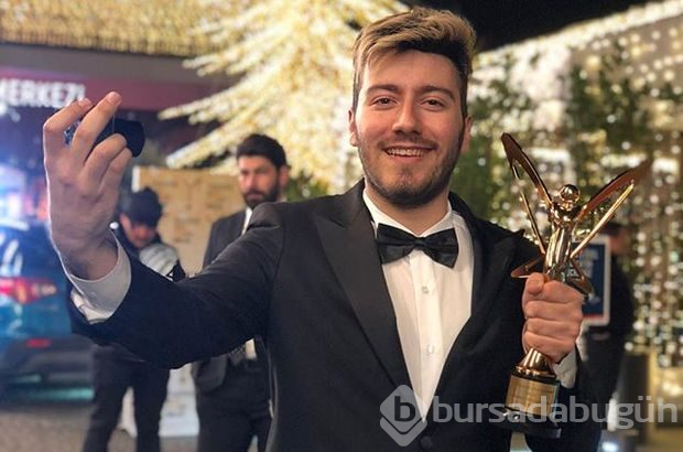 Enes Batur yeni sevgilisiyle yakalandı
