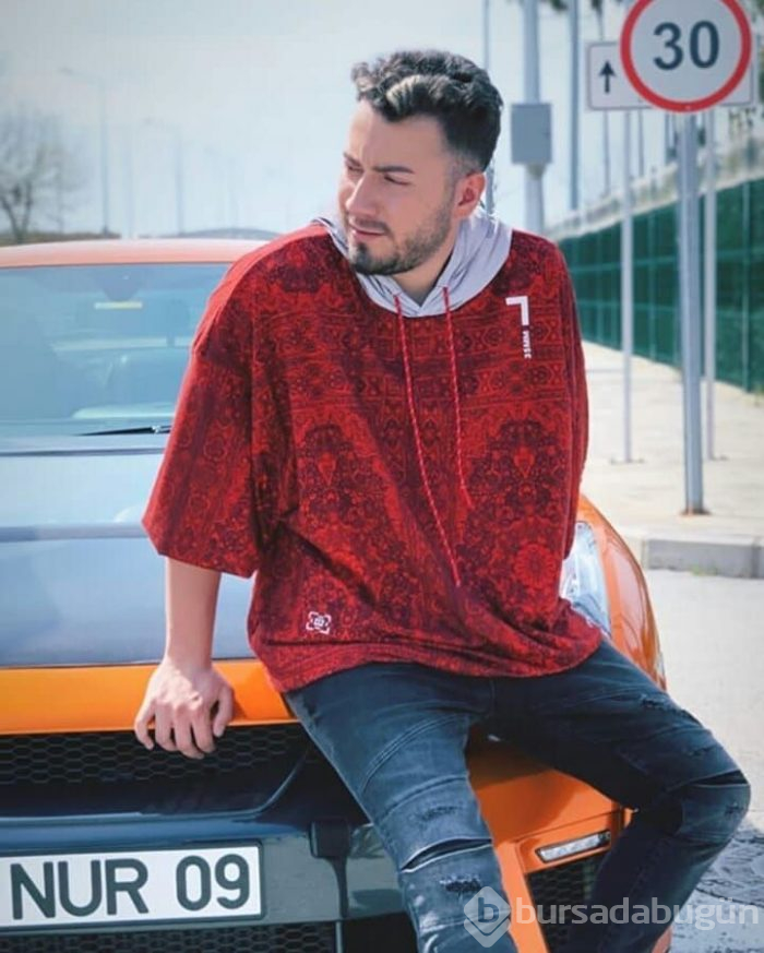 Enes Batur yeni sevgilisiyle yakalandı

