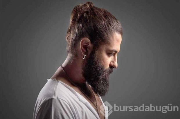 Şiir okumuyor
