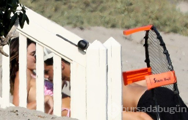 Kendall Jenner ile Devin Booker plajda aşka geldi