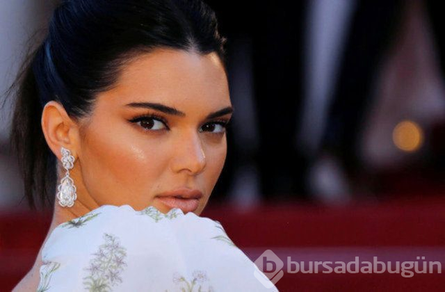 Kendall Jenner ile Devin Booker plajda aşka geldi