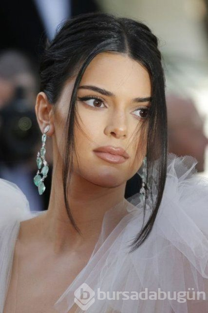 Kendall Jenner ile Devin Booker plajda aşka geldi