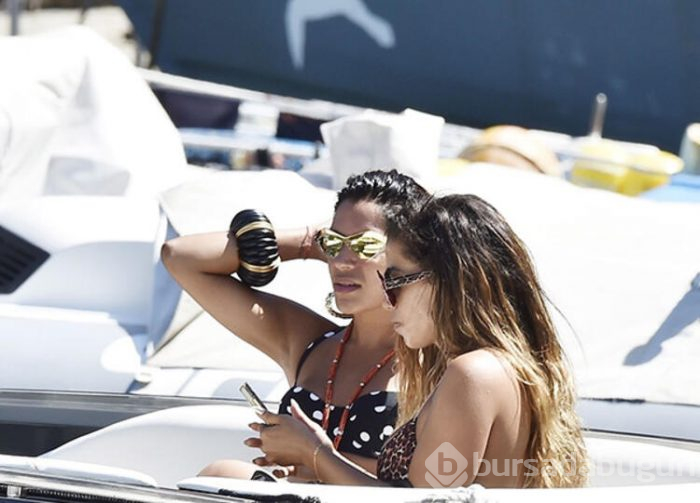 Şarkıcı Anitta tepeden tırnağa leopar desenleri içinde