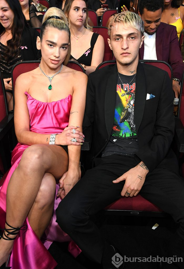 Dua Lipa ile Anwar Hadid sörf yaparken görüntülendi
