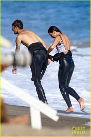 Dua Lipa ile Anwar Hadid sörf yaparken görüntülendi
