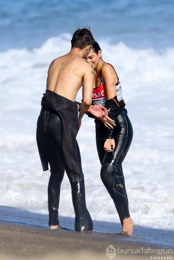 Dua Lipa ile Anwar Hadid sörf yaparken görüntülendi
