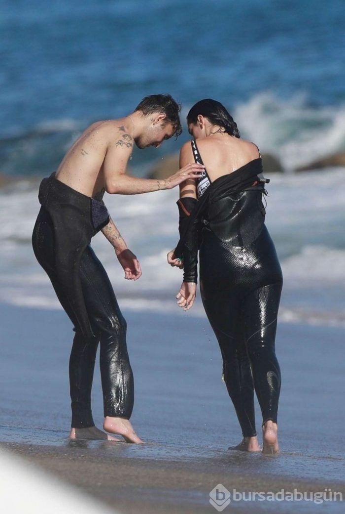 Dua Lipa ile Anwar Hadid sörf yaparken görüntülendi
