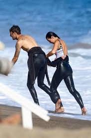 Dua Lipa ile Anwar Hadid sörf yaparken görüntülendi
