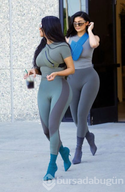 Kylie Jenner beyazlar içinde
