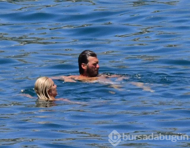 Kıvanç Tatlıtuğ'un pozu olay oldu
