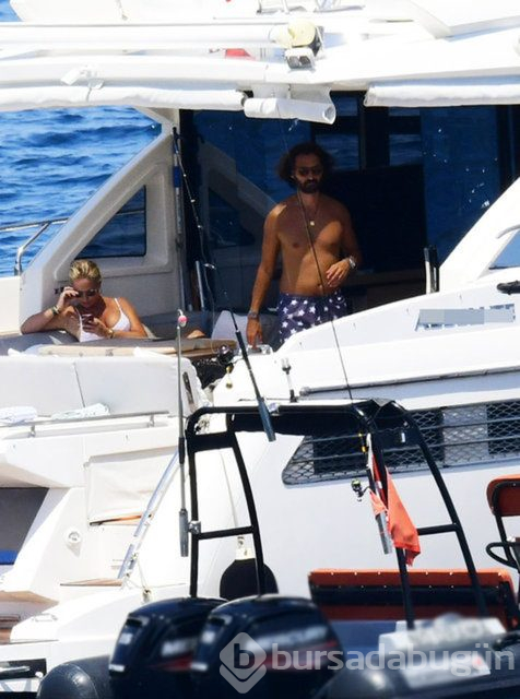 Kıvanç Tatlıtuğ'un pozu olay oldu

