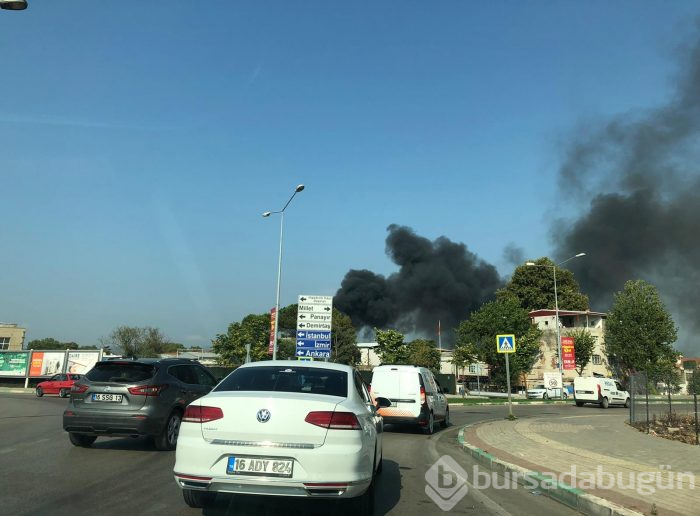 Bursa'da geri dönüşüm tesisinde büyük yangın çıktı!
