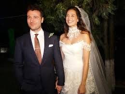 Azra Akın: Seninle her s&#807;eye varım ben