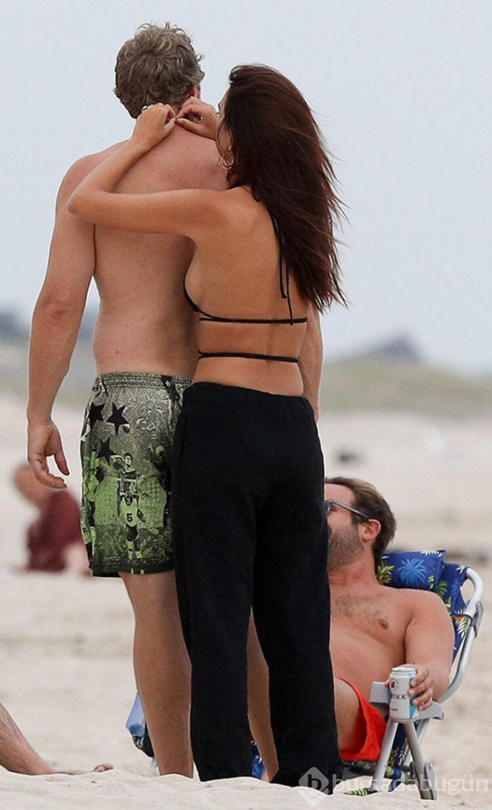 Emily Ratajkowski'nin plaj keyfi!
