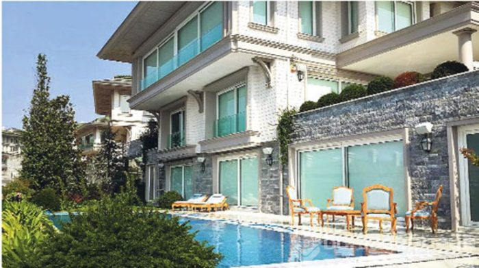 Kıvanç Tatlıtuğ eşi için ev aldı!
