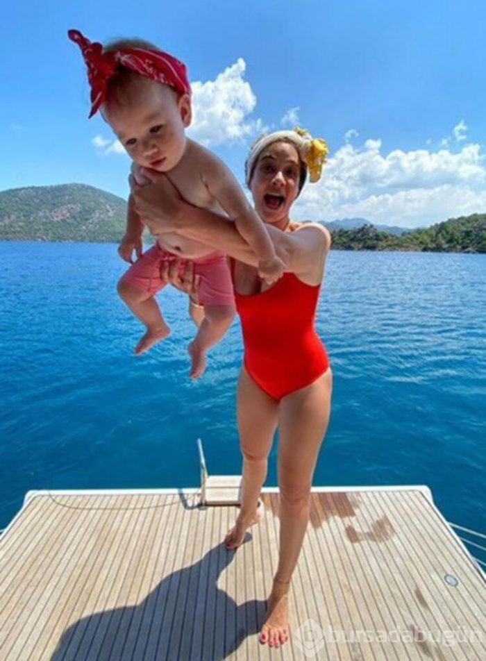 Müge Boz'dan mutlu aile pozu
