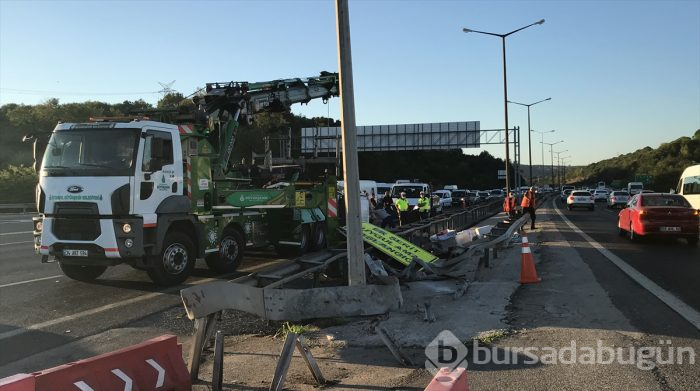 Bursa plakalı kamyonet devrildi: 3 yaralı