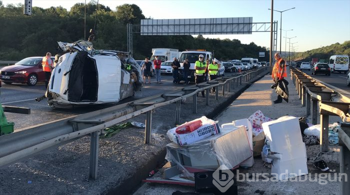 Bursa plakalı kamyonet devrildi: 3 yaralı