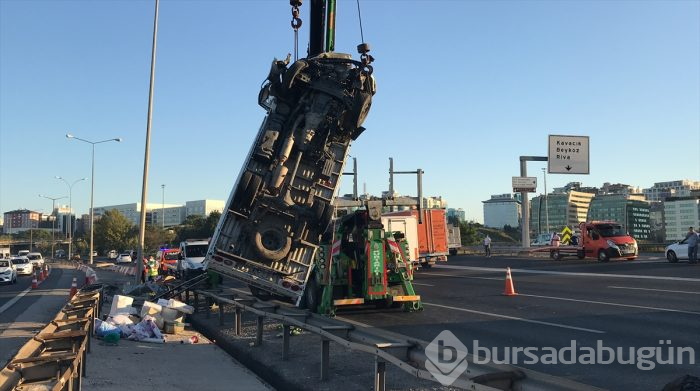 Bursa plakalı kamyonet devrildi: 3 yaralı